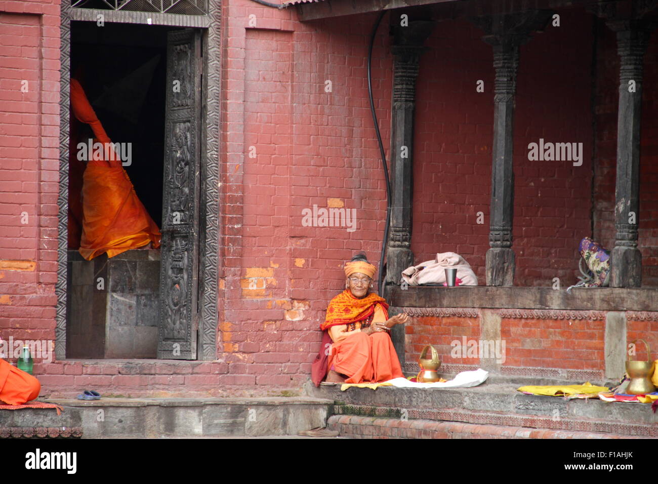 Saintes Femmes au temple de Pashupatinath, Katmandou, Népal Banque D'Images