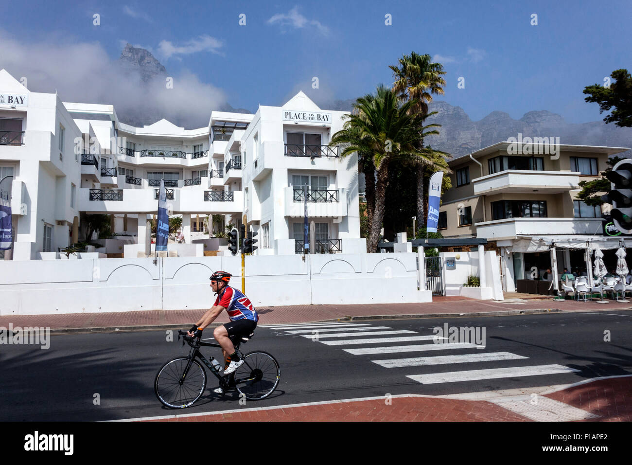 Cape Town Afrique du Sud, camps Bay, Victoria Road, Table Mountain National Park, place on the Bay, hôtel, brouillard, homme hommes homme, vélo, vélo, équitation, vélo, ri Banque D'Images