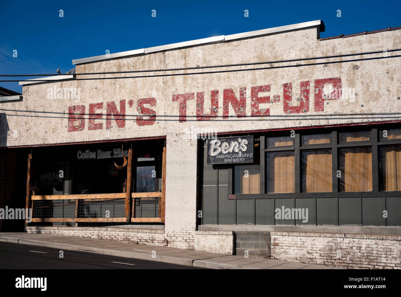 Ben's Tune-up, un populaire restaurant brasserie bar à Asheville en Caroline du Nord Banque D'Images