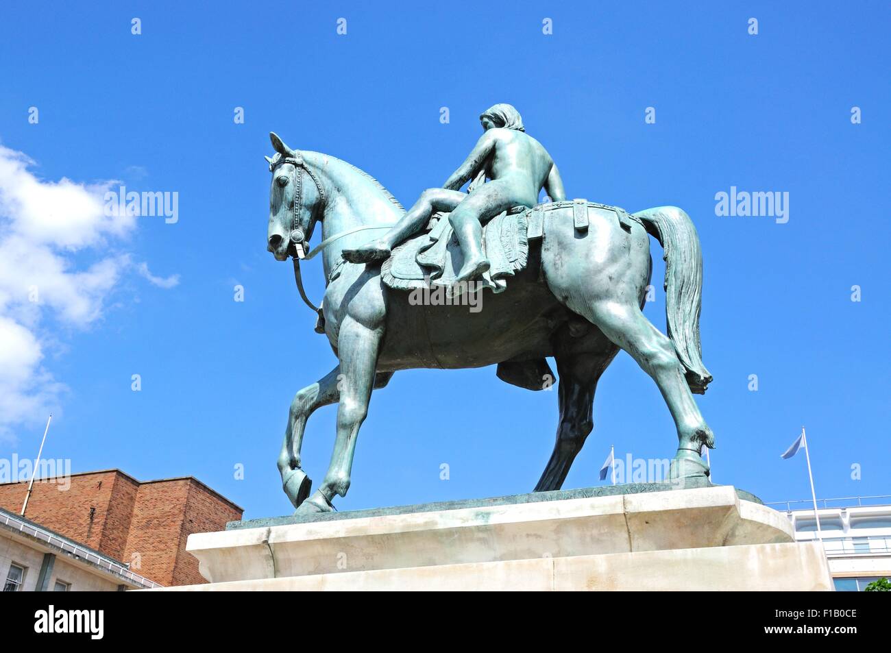 Lady Godiva statue au Broadgate dans le centre-ville, Coventry, West Midlands, England, UK, Europe de l'Ouest. Banque D'Images