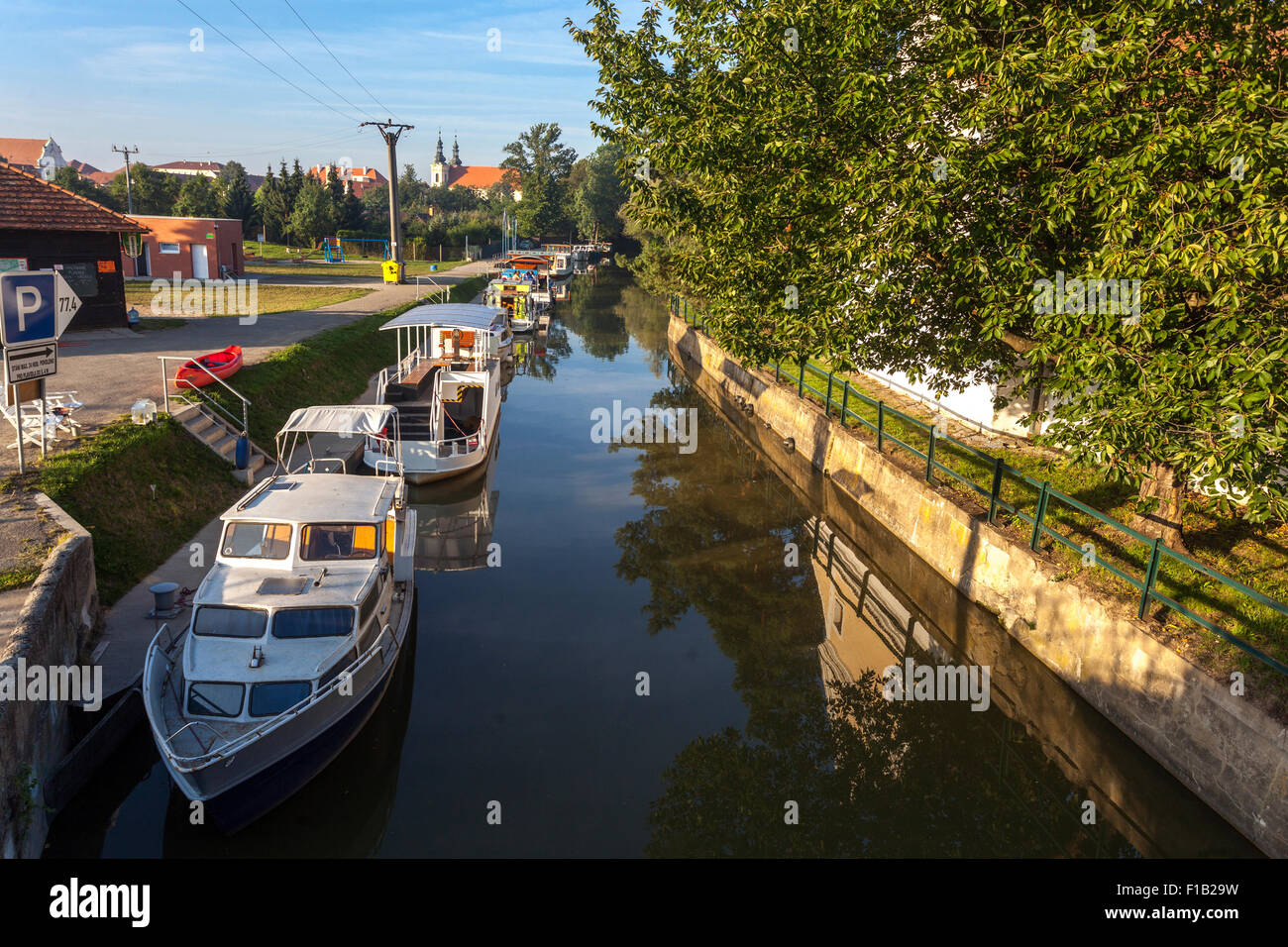 Canal Bata, port Straznice République Tchèque, Europe le canal Bata est un canal navigable sur la Morava Banque D'Images