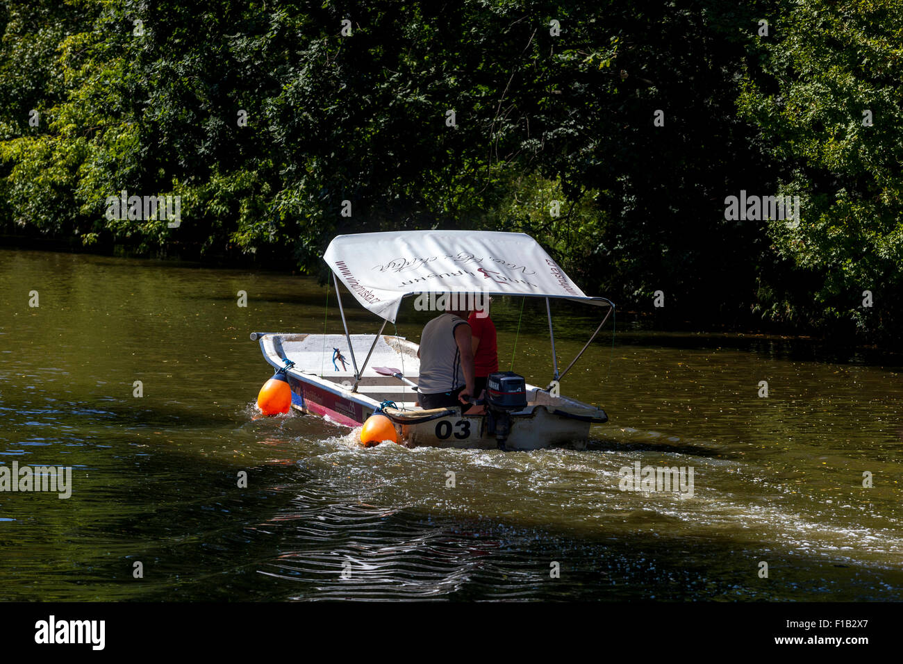 Canal Bata est un canal navigable sur la rivière Morava en République tchèque. Le canal de l'eau a été construit au cours de 1934-1938 et aujourd'hui il Banque D'Images