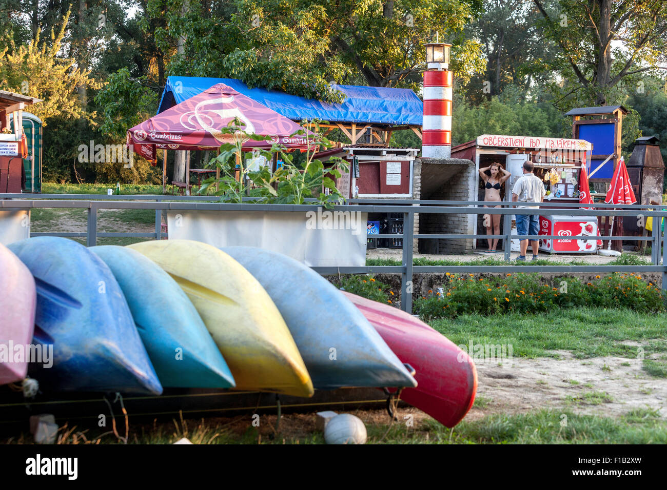 Canal Bata, port Vnorovy, Région Slovacko Moravie du Sud, République tchèque,Canal Bata, est un canal navigable sur la rivière Morava Banque D'Images