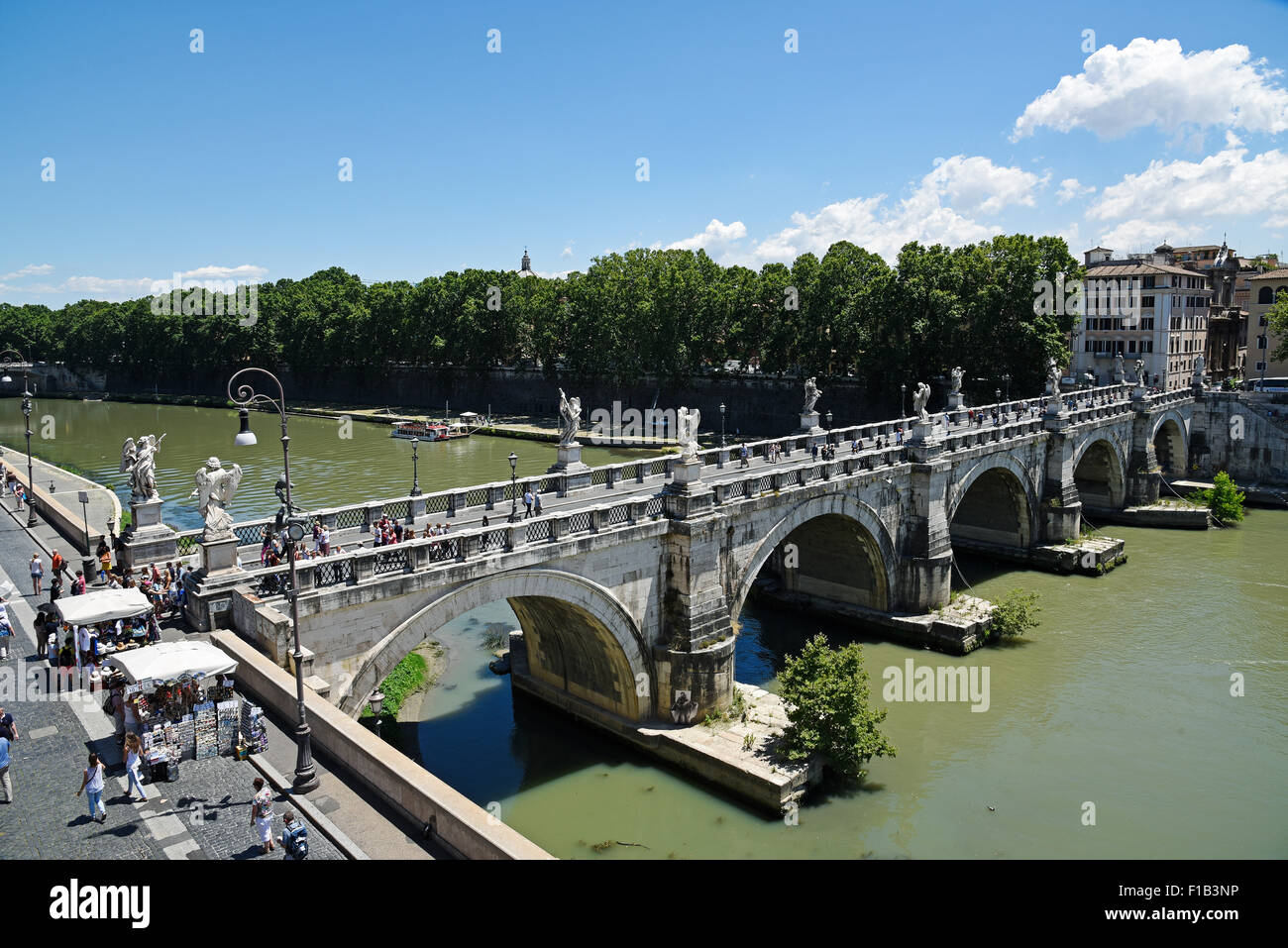 Les touristes sur le Ponte Sant'Angelo, Ponte Sant&# 39;Angelo, Tibre, Rome, Latium, Italie Banque D'Images