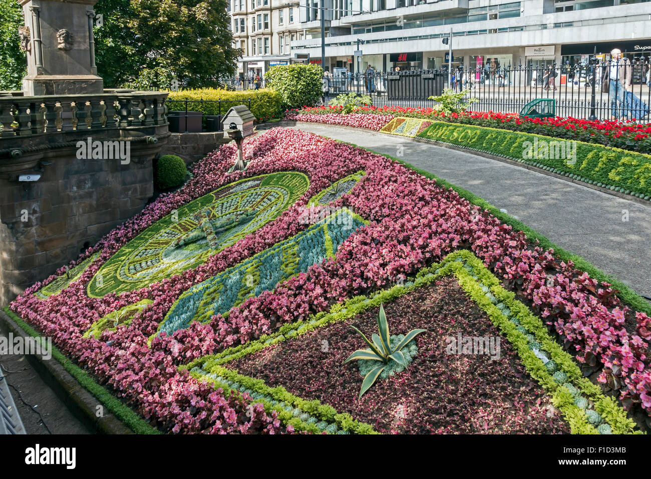 L'horloge florale dans les jardins de Princes Street d'Édimbourg en Écosse de l'ouest Banque D'Images