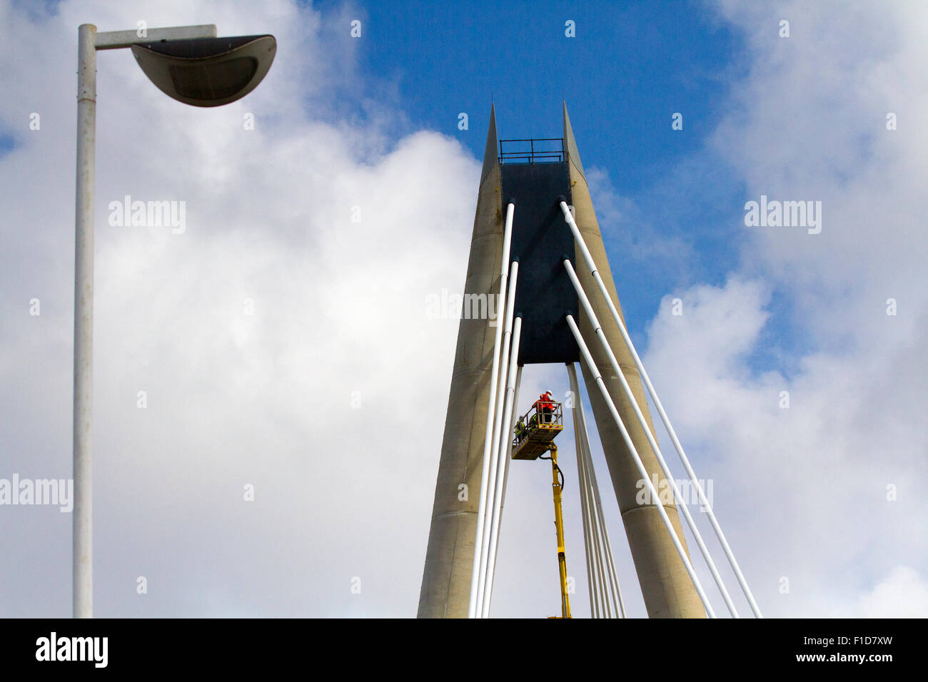 Southport, Merseyside, UK 1er septembre 2015. La Marine Way Bridge à Southport, une route très fréquentée qui relie la promenade de Southport et du centre-ville avec Ocean Plaza et plage de Southport comme il traverse le lac marin, est fermé à partir d'aujourd'hui. Le pont sera fermé parce que les entrepreneurs Conseil Sefton (lifting) fera l'objet d'une inspection. Que dire des agents afin d'effectuer le travail, une section de Marine Parade sera fermé jusqu'à deux semaines. Credit : Mar Photographics/Alamy Live News Banque D'Images
