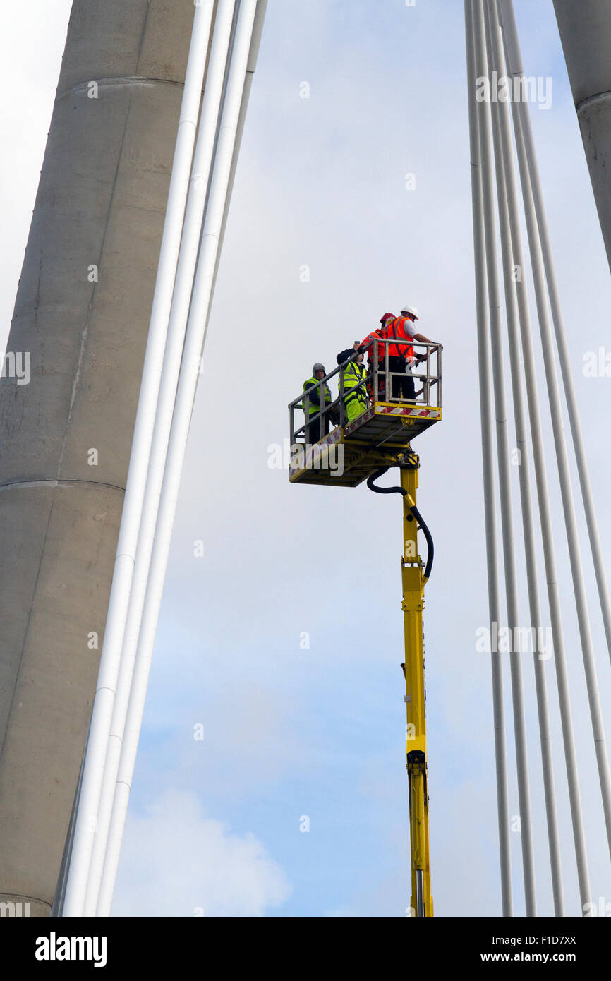 Southport, Merseyside, UK 1er septembre 2015. La Marine Way Bridge à Southport, une route très fréquentée qui relie la promenade de Southport et du centre-ville avec Ocean Plaza et plage de Southport comme il traverse le lac marin, est fermé à partir d'aujourd'hui. Le pont sera fermé parce que les entrepreneurs Conseil Sefton (lifting) fera l'objet d'une inspection. Que dire des agents afin d'effectuer le travail, une section de Marine Parade sera fermé jusqu'à deux semaines. Credit : Mar Photographics/Alamy Live News Banque D'Images