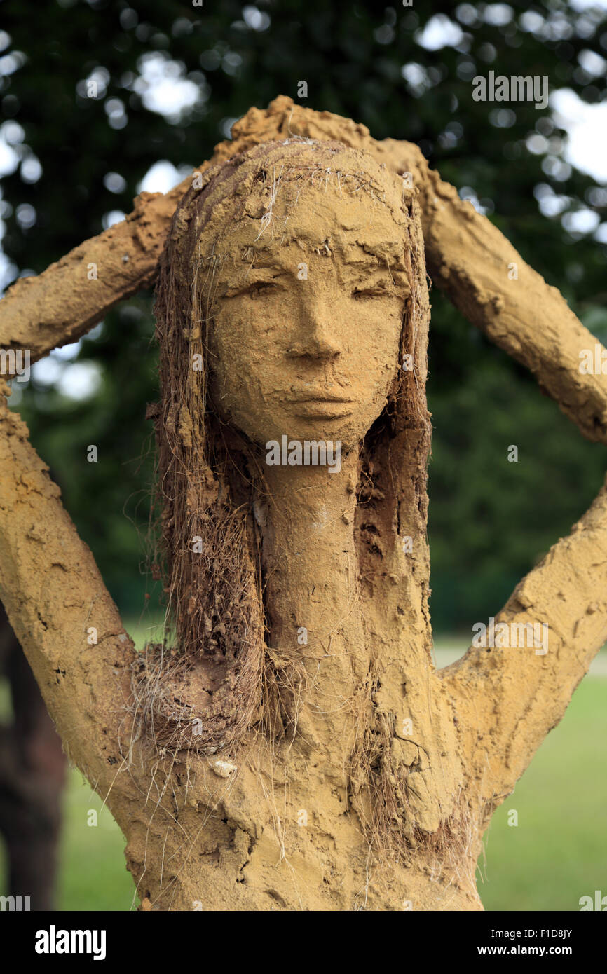 Sculpture, exposition, Galerie Demeterre, Arts de la Forêt, Parc de loisirs, Velaine-en-Haye, France Banque D'Images