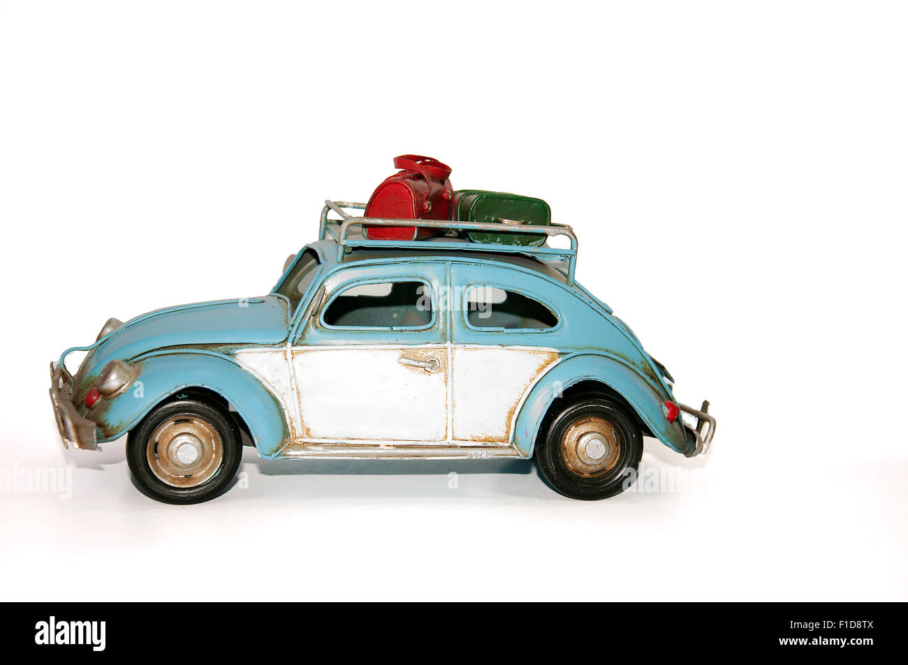 Modèle de voiture jouet isolé sur fond blanc Banque D'Images