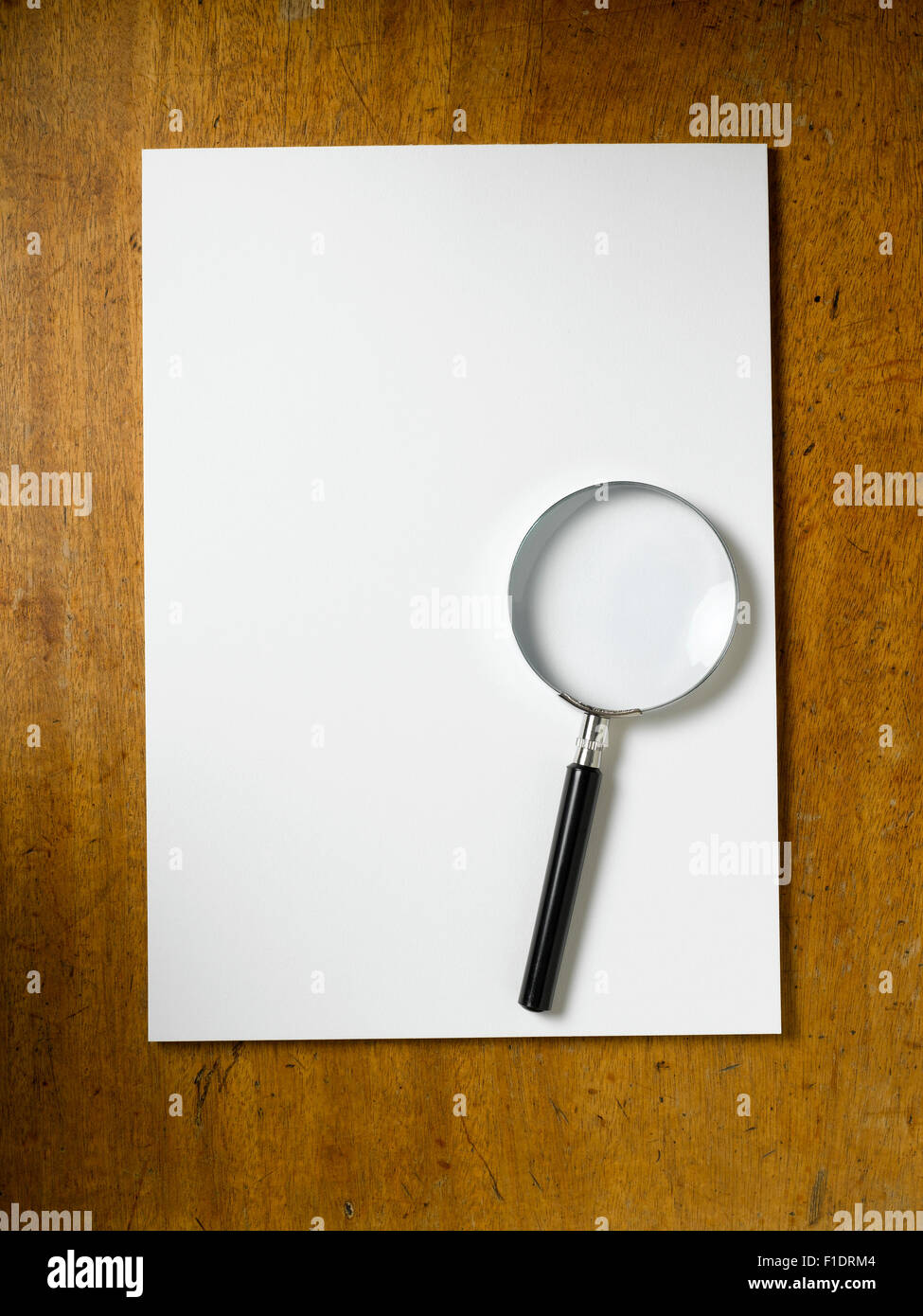 Vintage table en papier blanc Banque D'Images