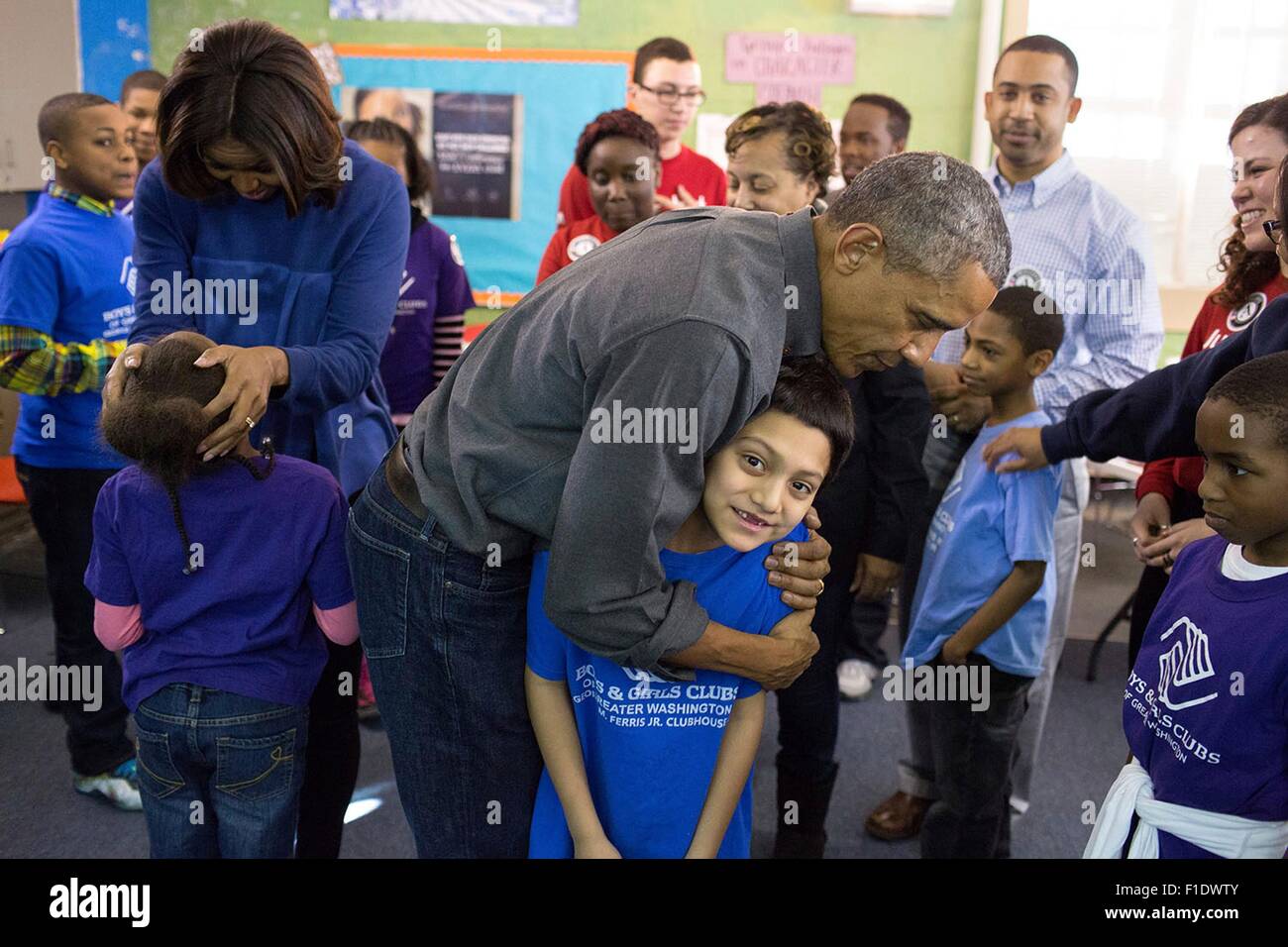 Le président américain Barack Obama et la Première Dame Michelle Obama salue les enfants lors d'un Martin Luther King, jour de l'événement de service par le Club Garçons et filles, 19 janvier 2015 à Washington, D.C. Banque D'Images