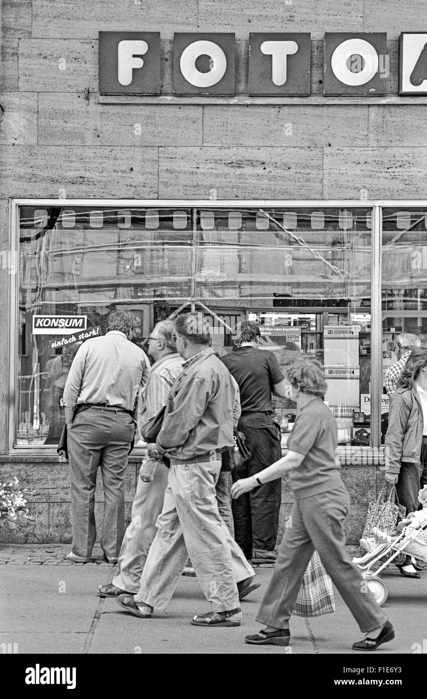 Introduction de l'Ouest-D-mark en Allemagne de l'Est avant la réunification, de l'Orient et de l'Allemagne de l'ouest, l'ouest de marchandises dans l'est-boutiques Banque D'Images