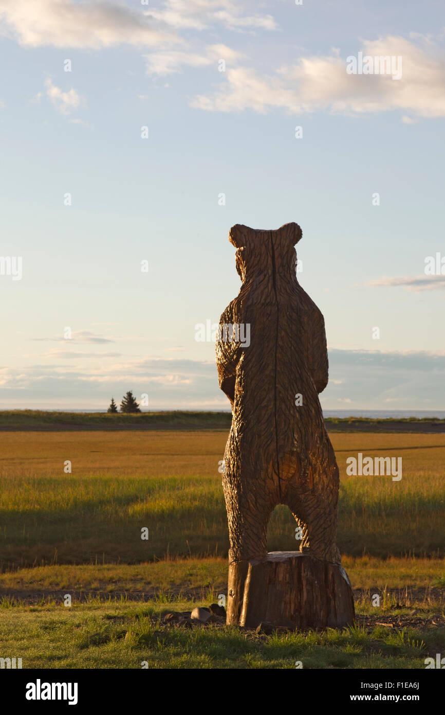 Taille de la vie de l'ours grizzli sculpture sur bois Banque D'Images