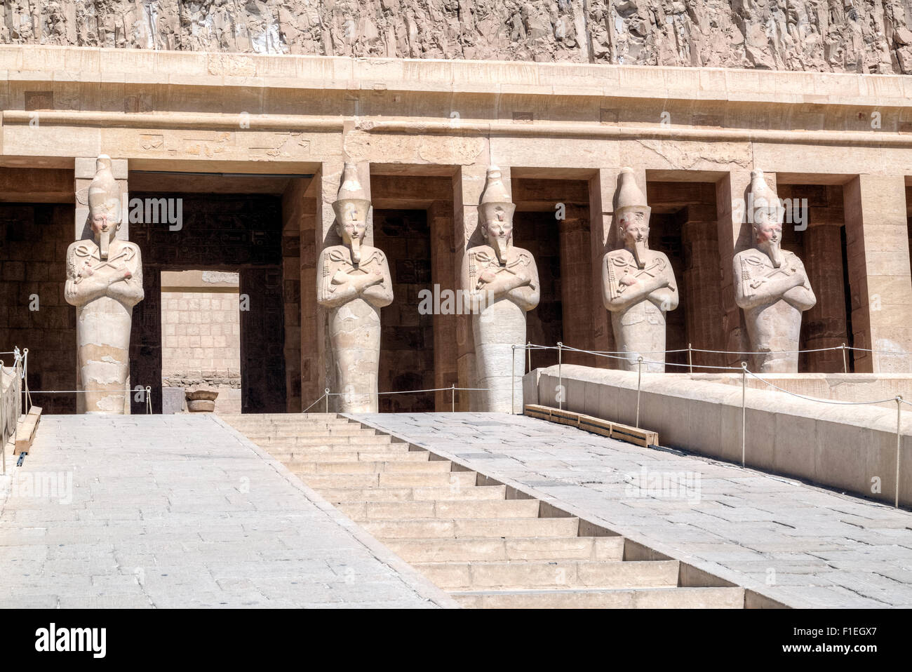 Temple funéraire d'Hatchepsout, Deir el-Bahari, Louxor, Egypte, Afrique du Sud Banque D'Images