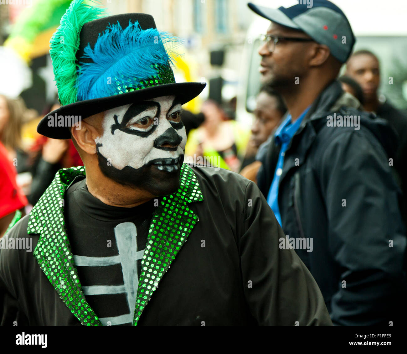 Leeds, UK. Août 31, 2015. Homme dans un costume de squelette sur la rue à la Leeds West Indian Carnival Parade, Leeds, West Yorkshire, UK Crédit : Graham Hardy/Alamy Live News Banque D'Images