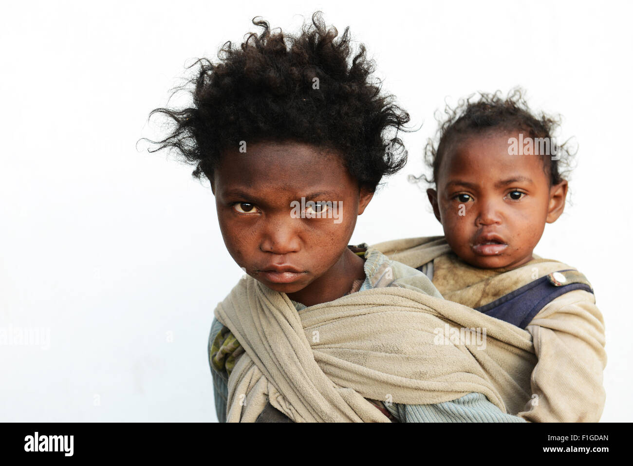 Les enfants des rues à Madagascar. Banque D'Images