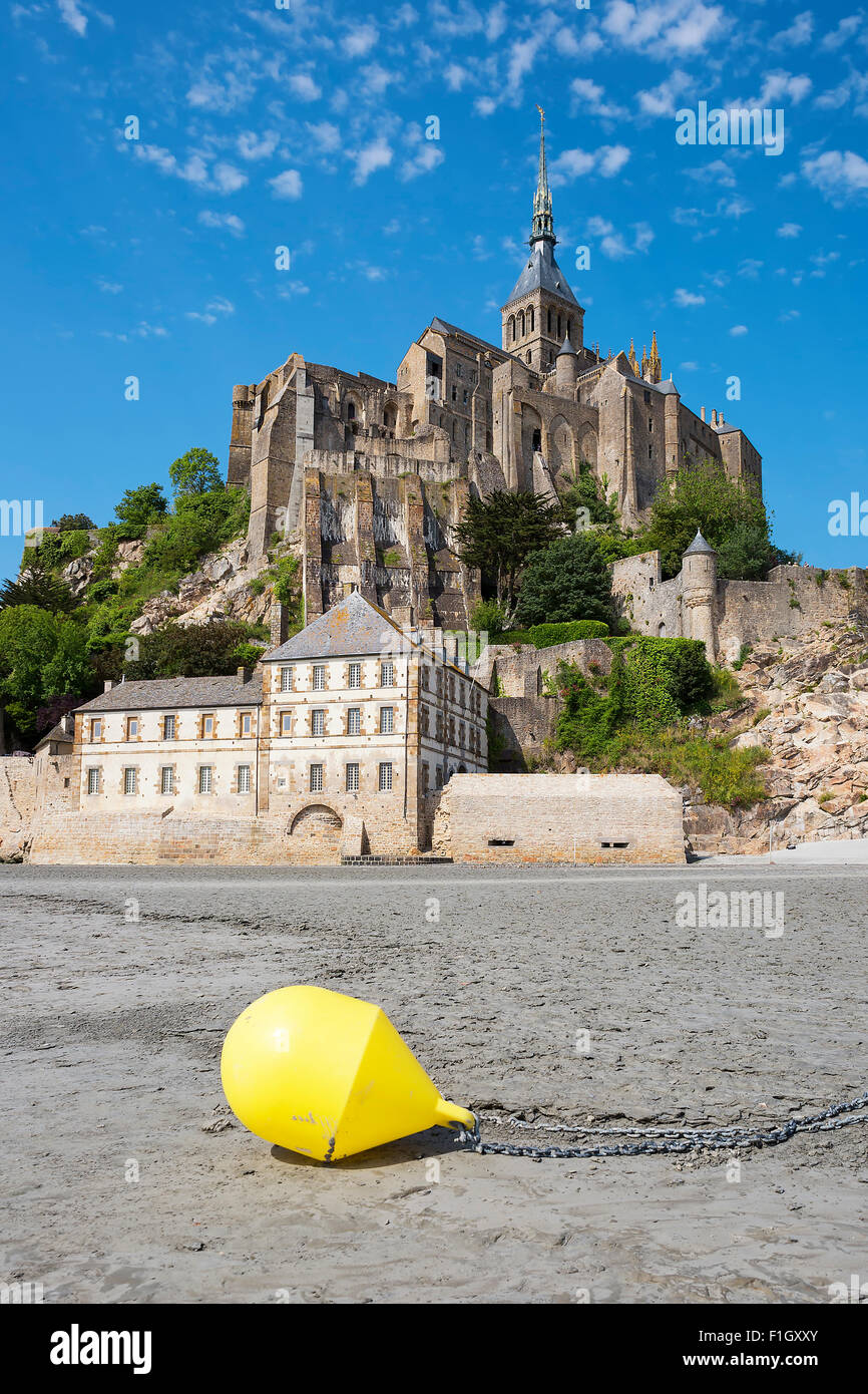 Vue du célèbre Mont-Saint-Michel et la bouée, France, Europe. Banque D'Images