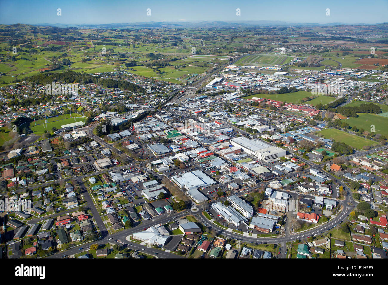 Le centre-ville de Pukekohe, South Auckland, île du Nord, Nouvelle-Zélande - vue aérienne Banque D'Images