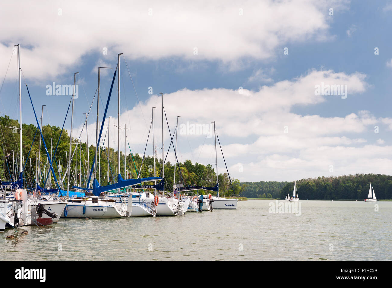 Nidzkie Lake Harbour yachts Banque D'Images