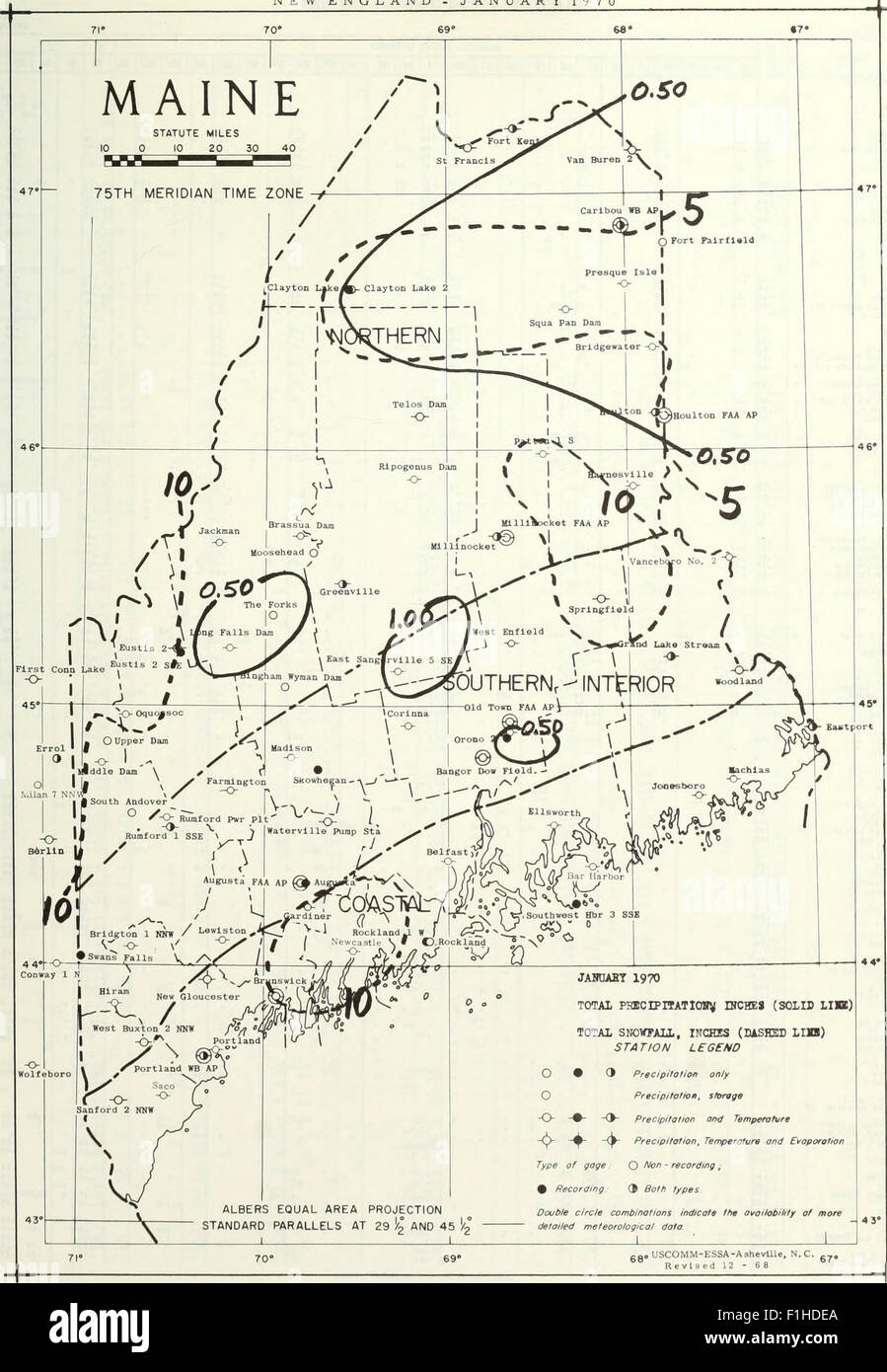 Ce rapport climatologique de 1968 présente des données météorologiques clés pour la région de la Nouvelle-Angleterre, offrant un aperçu de la température, des précipitations et d'autres modèles atmosphériques, contribuant à la compréhension du climat de la région à la fin du XXe siècle. Banque D'Images