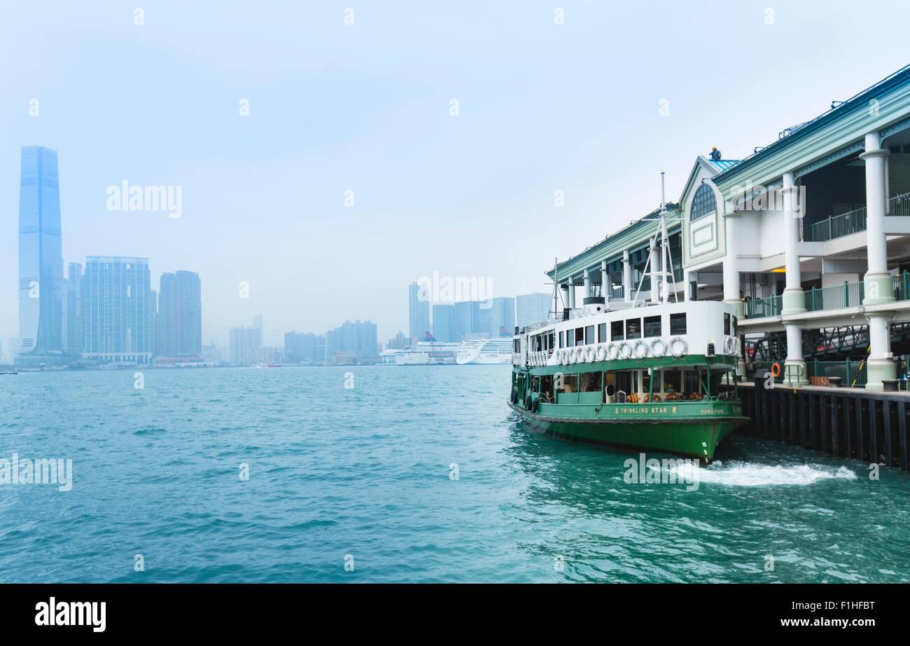 Terminal star Ferry et le port de Victoria, ville de Kowloon, Hong Kong, Chine Banque D'Images