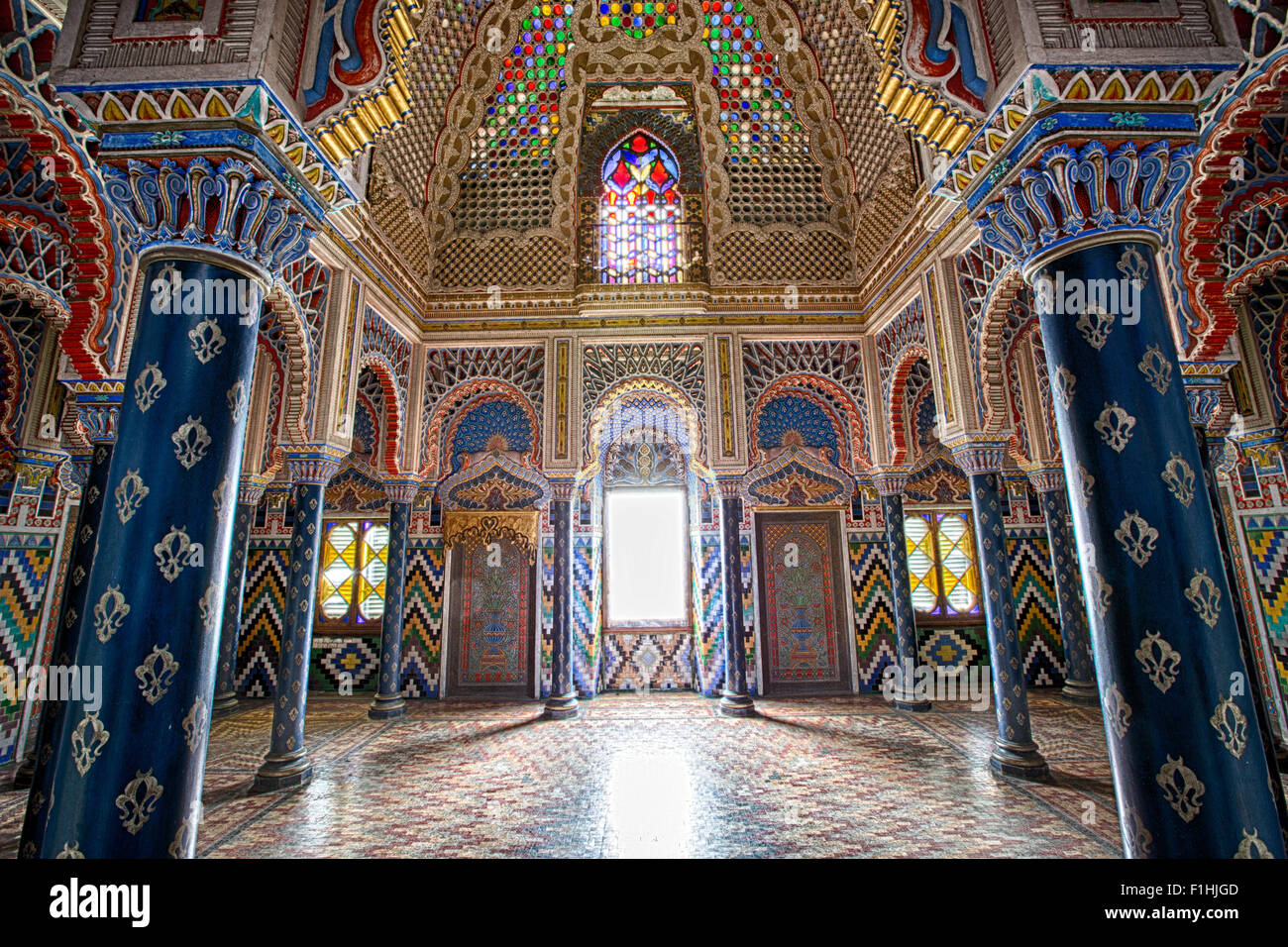 Palais de style mauresque arabe de l'intérieur détails de l'architecture de conte de fées Banque D'Images