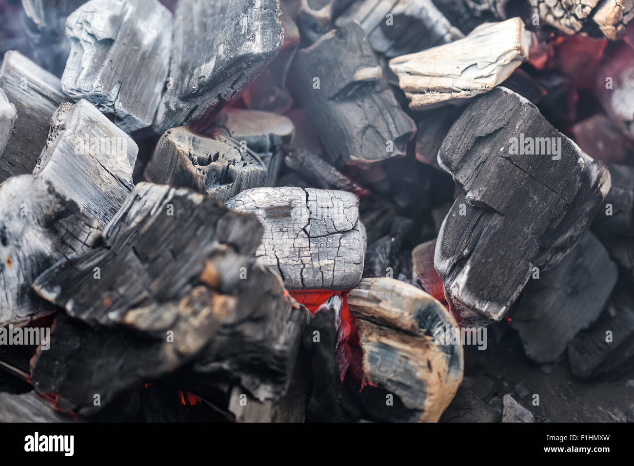 La combustion du charbon dans l'arrière-plan, barbecue Banque D'Images