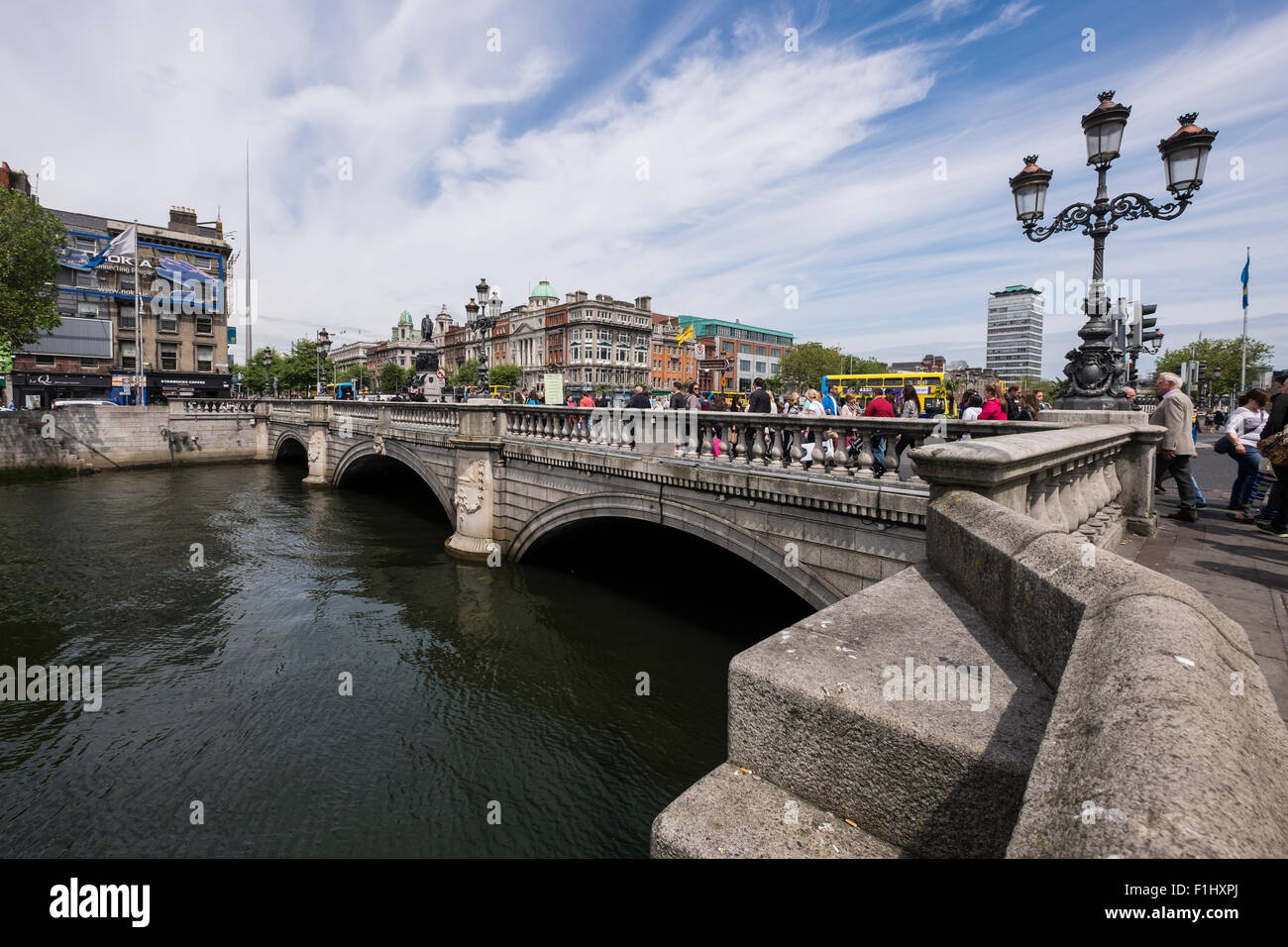 O'Connell Bridge et voir à l'Est de Dublin vers Liberty Hall, l'Irlande. Banque D'Images