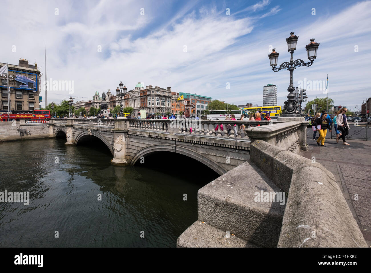 O'Connell Bridge et voir à l'Est de Dublin vers Liberty Hall, l'Irlande. Banque D'Images