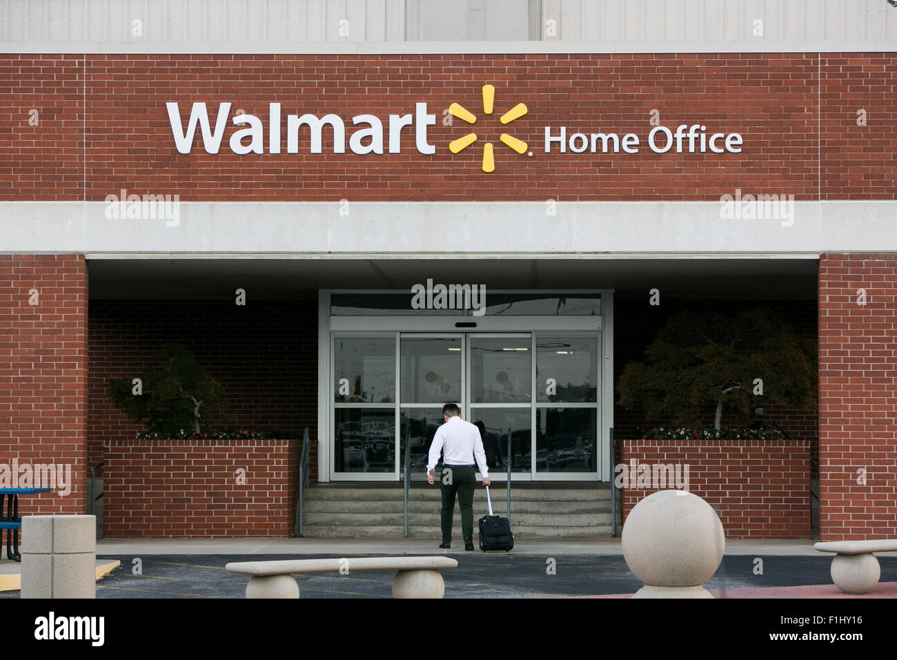 Un logo affiche à l'extérieur du siège de Walmart, connu comme le Home Office à Bentonville, Arkansas le 18 août 2015. Banque D'Images