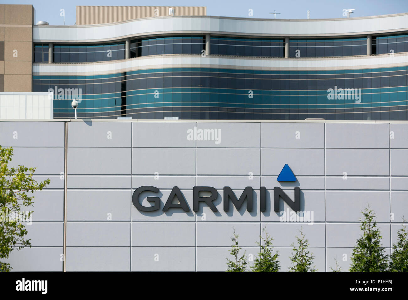 Un logo affiche à l'extérieur du siège social américain de Garmin Ltd., à Olathe, Kansas, le 22 août 2015. Banque D'Images