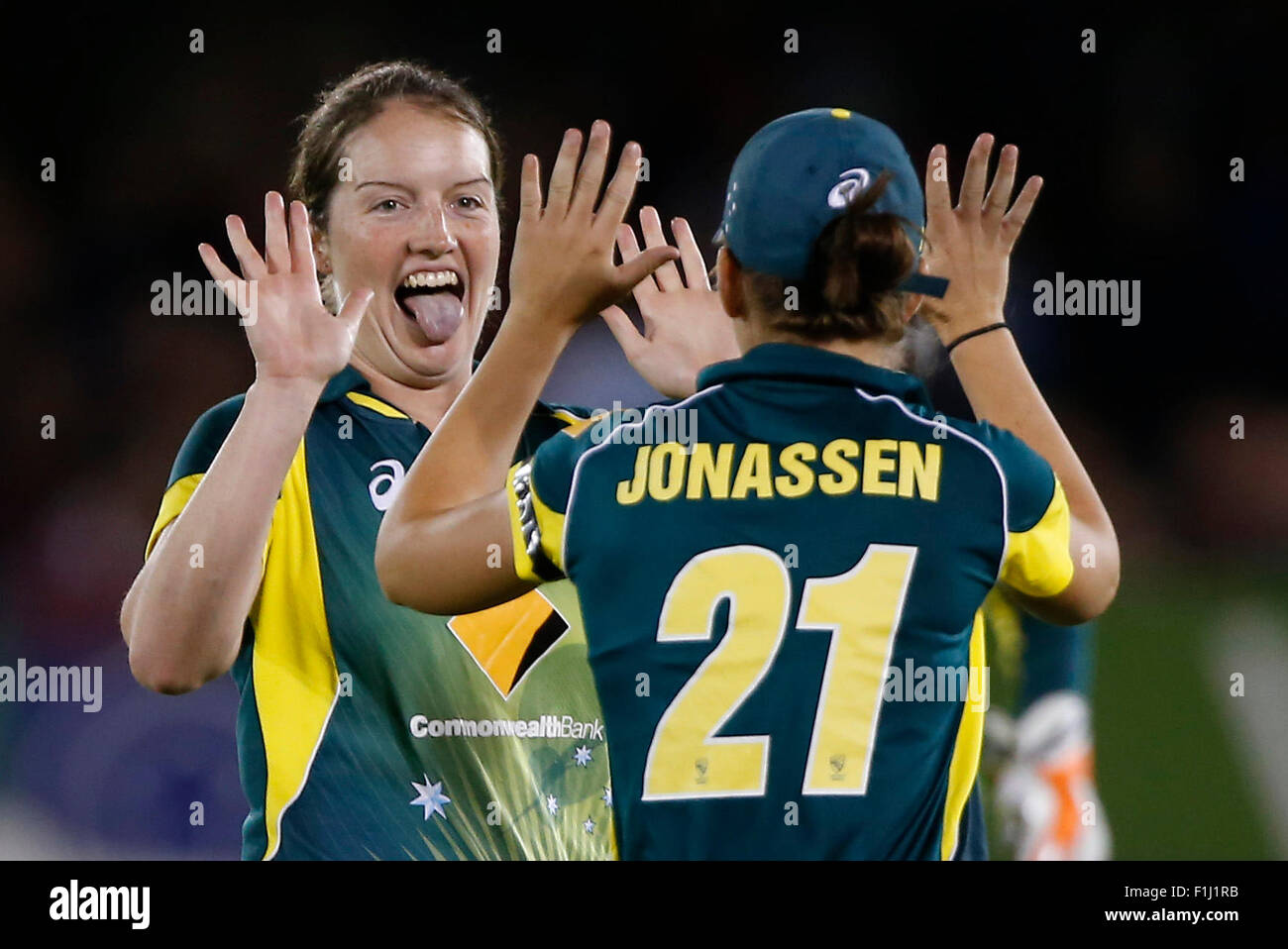 René Farrell célèbre prenant Sarah Taylor guichet pendant le Women's Ashes NatWest T20i match entre l'Angleterre et l'Australie à l'Brightonand hovejobs.com County Ground à Brighton & Hove. Le 28 août 2015. James Boardman /  +44 7967 642437 des photos au téléobjectif Banque D'Images