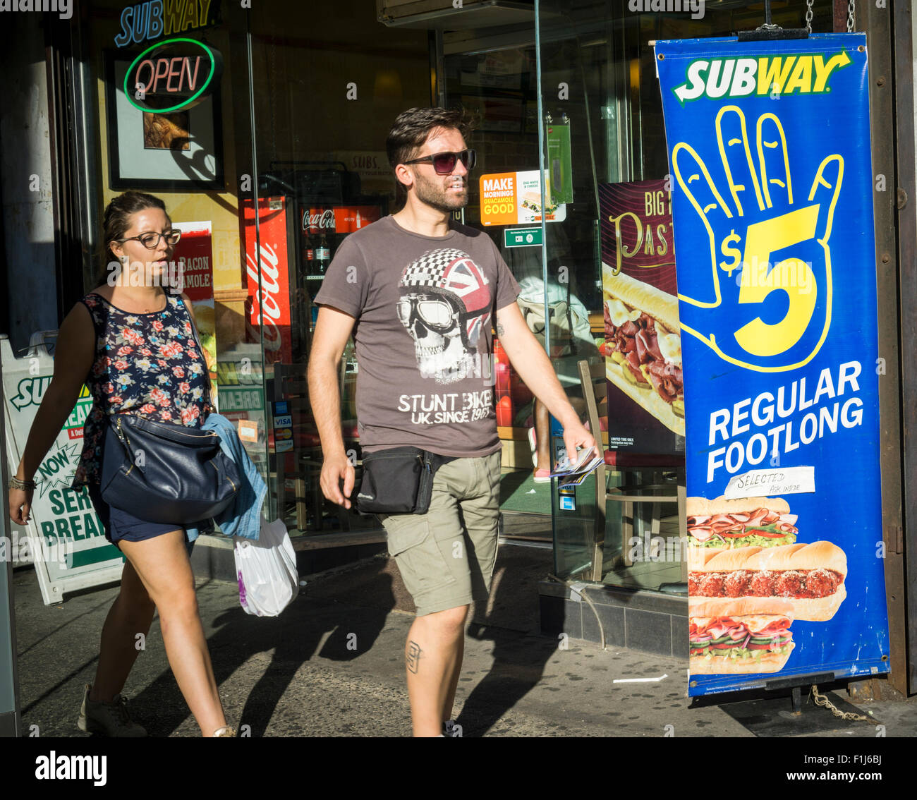 Un métro sandwich shop à New York, le Vendredi, Août 28, 2015. La chaîne de sandwich est en train de préparer une révision majeure de sa marque après avoir été frappé avec le client à des défections en meilleure santé perçue et les restaurants à ambiance décontractée et Jared Fogle scandale. ( © Richard B. Levine) Banque D'Images