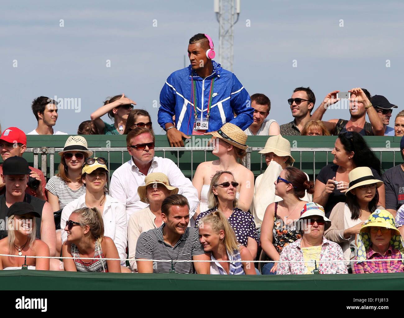 Championnat de Wimbledon 2015 - Jour 4 - Leyton Hewitt conteste un appel en match de double avec : Nick Kyrgios Où : London, Royaume-Uni Quand : 02 Juil 2015 Banque D'Images