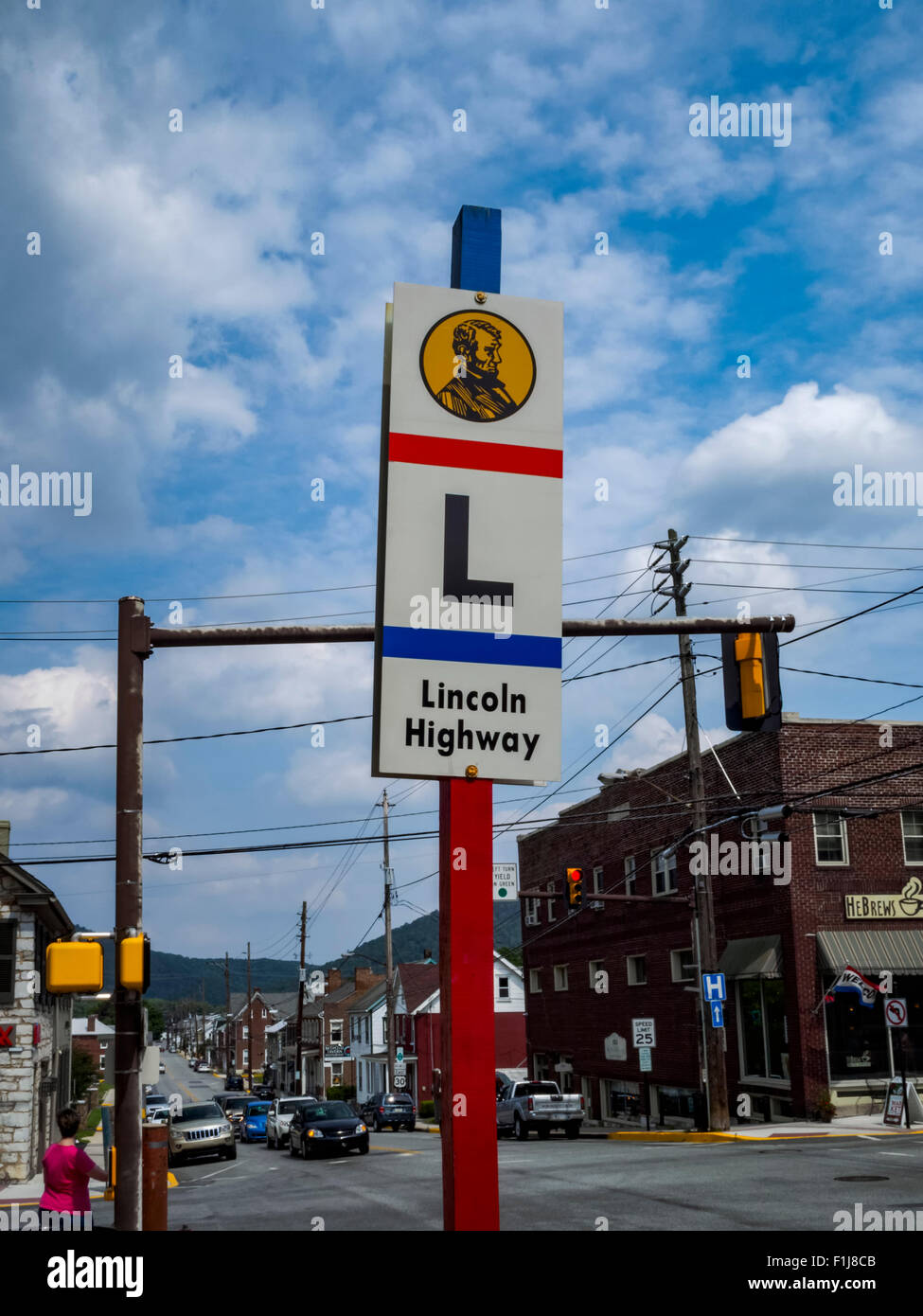 Un signe à Bedford, Massachusetts dénotant la pittoresque Route Lincoln. La Lincoln Highway Association a été créée en 1913 pour promouvoir un près de 3400 kilomètres de route pavée s'étend de New York à San Francisco pour encourager les voyages, moteur d'avant nous à pied numérotés construit par le gouvernement fédéral des Etats-Unis à partir des années 1920. Prises de l'été 2015. Banque D'Images