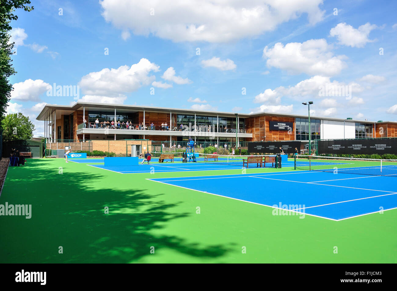 Courts de tennis au Riverside Health & raquettes Club Chiswick, Arrondissement de Hounslow, Greater London, Angleterre, Royaume-Uni Banque D'Images