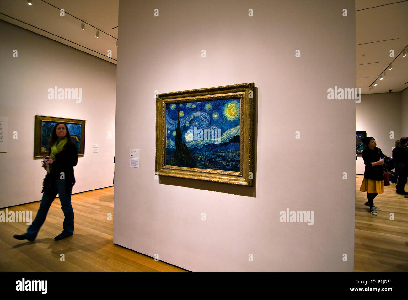 L huile sur toile intitulee La Nuit etoilee de Vincent van Gogh a l interieur du Musee d Art Moderne de Paris Photo Stock Alamy