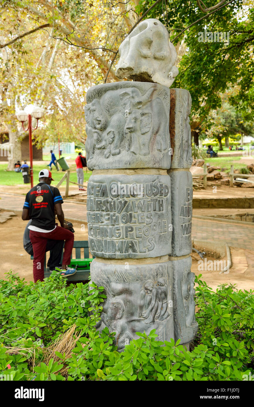 L'Âge de pierre dans la colonne d'éléphants Zoopark, Avenue de l'indépendance, Windhoek, Khomas Windhuk (région), République de Namibie Banque D'Images