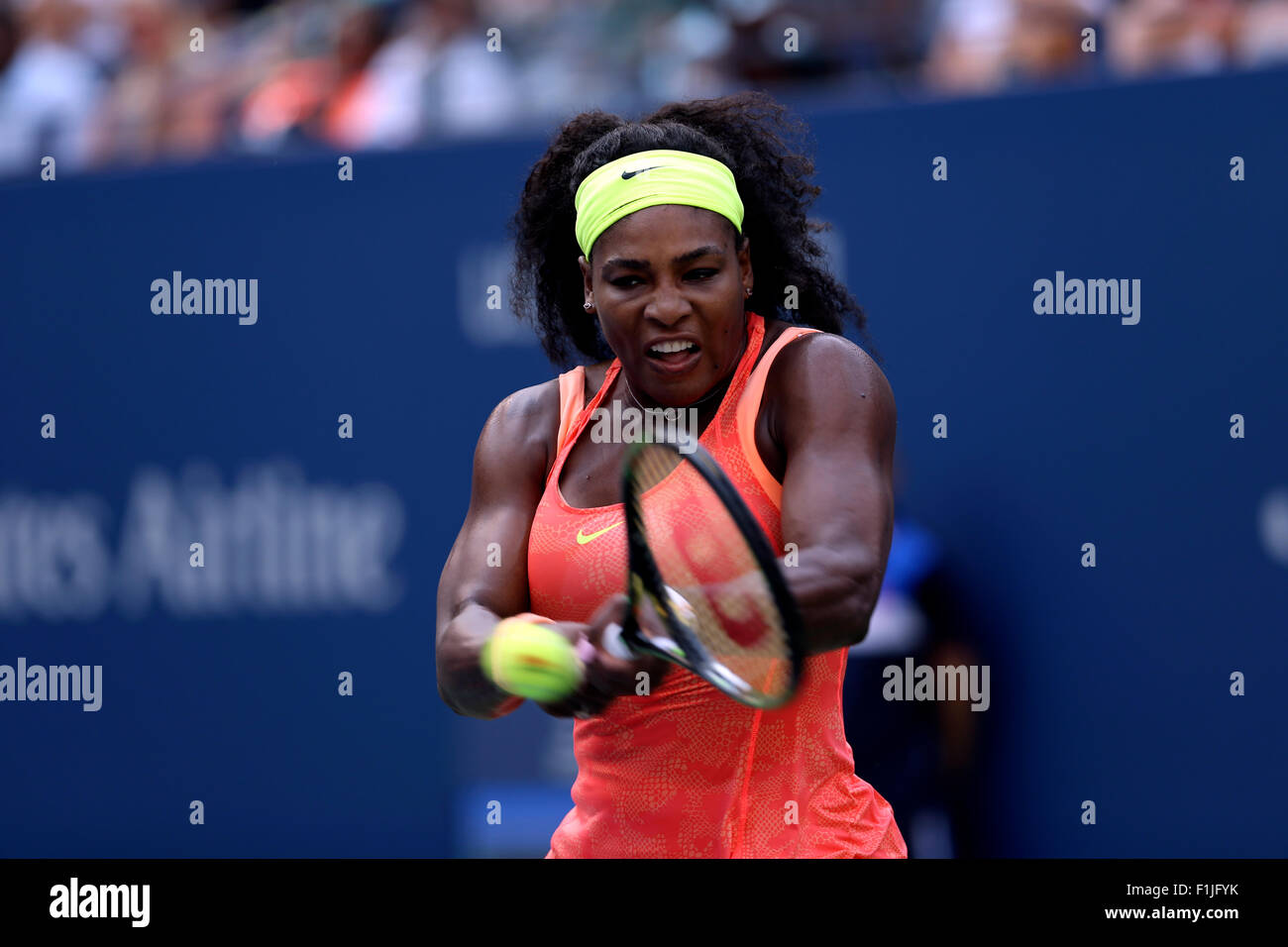 New York, USA. 09Th Nov, 2015. Serena Williams en action contre Kiki Bertens des Pays-Bas pendant leur deuxième tour à l'US Open à Flushing Meadows, New York. Crédit : Adam Stoltman/Alamy Live News Banque D'Images