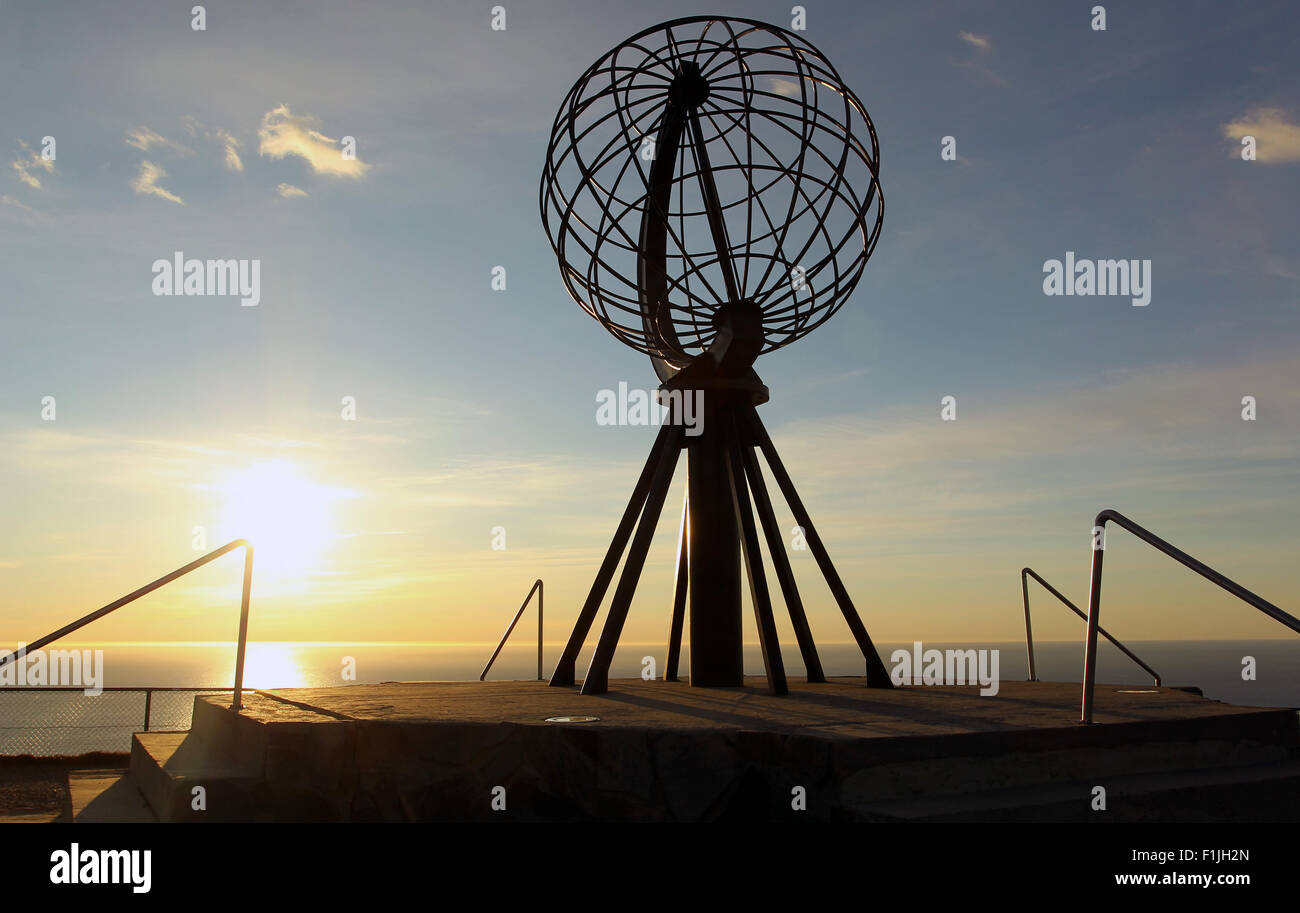 Globe, globe en acier, au coucher du soleil, Cap Nord, Norvège Banque D'Images