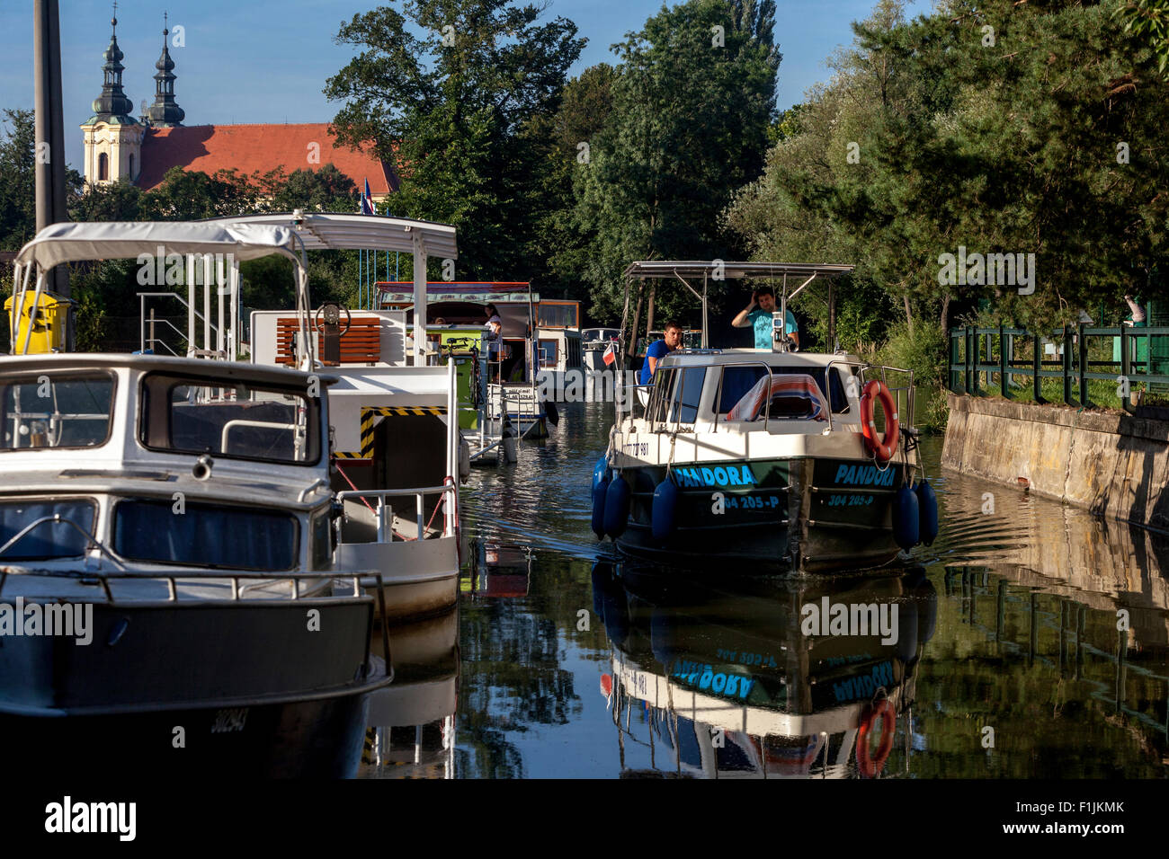 Canal Bata, port Straznice, Moravie du Sud, République Tchèque, Europe Canal Bata est un canal navigable sur la rivière Morava dans la Cze Banque D'Images