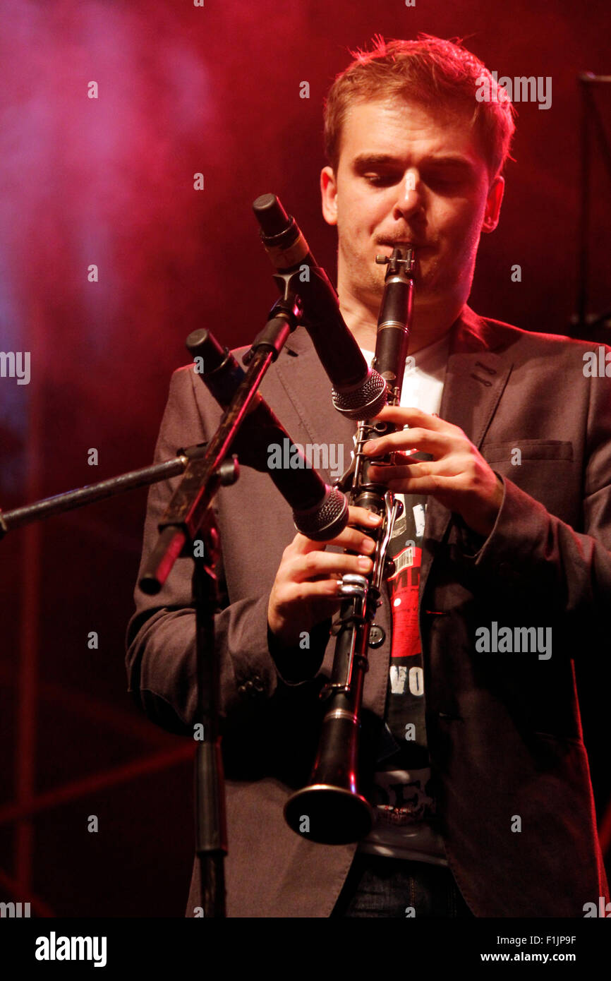 Les Indiens populaires clarinettiste et compositeur de musique Shankar Tucker performing live au festival tempête 2014, Bangalore, Inde Banque D'Images