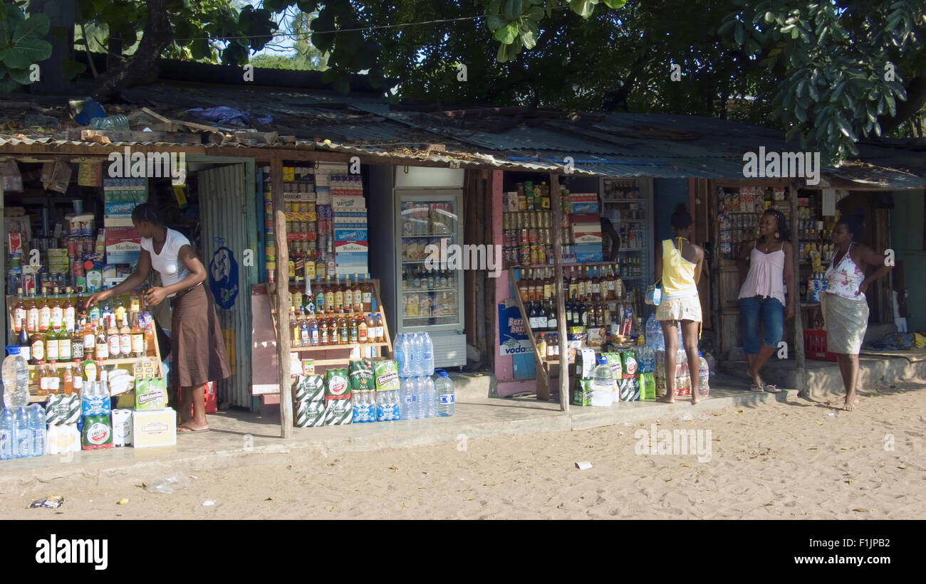 Les liquor store, Tofo (Mozambique) Banque D'Images