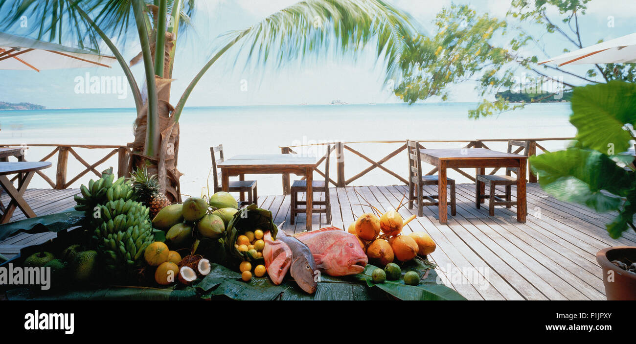 Game Lodge Patio sur Zanzibar Beach, Tanzania, Africa Banque D'Images