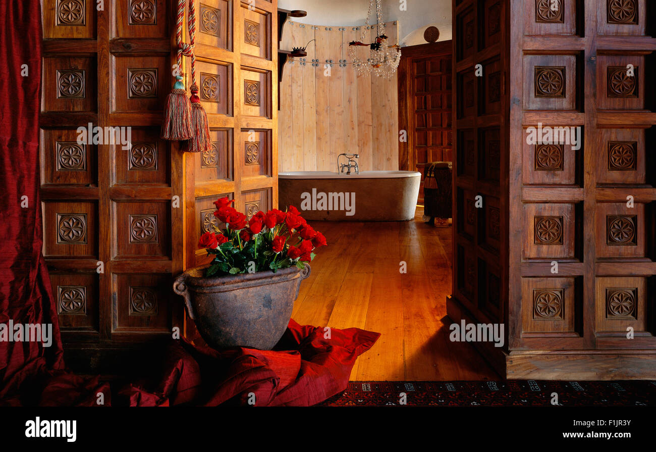 Vue intérieure d'une salle de bains privative Banque D'Images