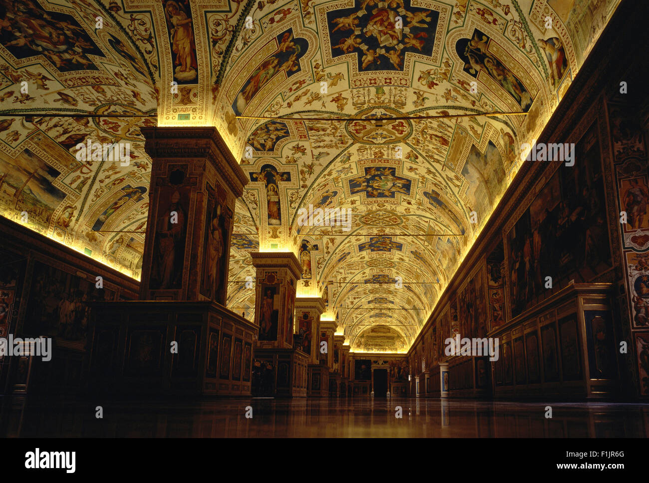 Bibliothèque de couloir à la Cité du Vatican, Rome, Italie Banque D'Images
