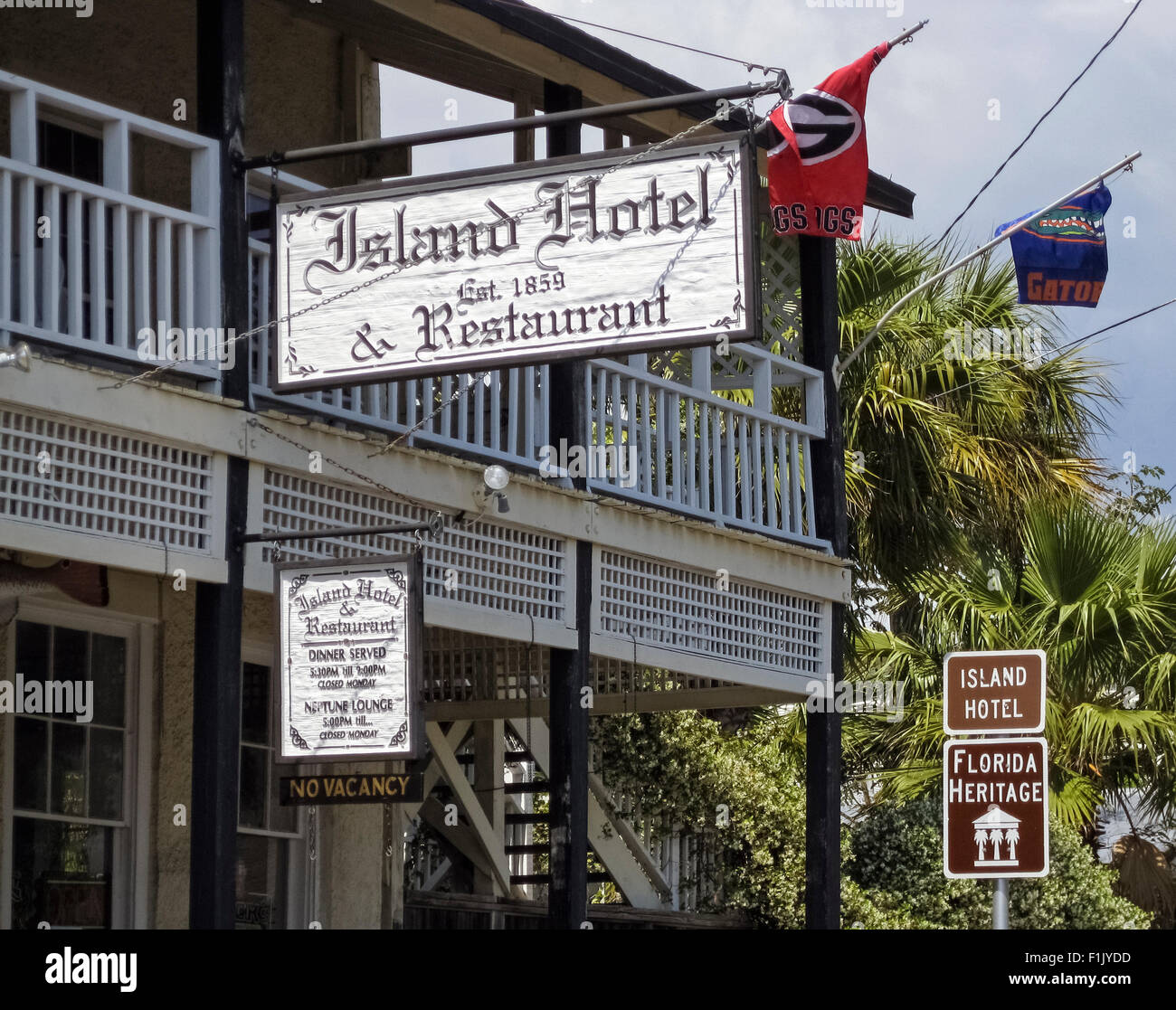 Le restaurant rustique de l'hôtel et l'île est un monument 1859 dans l'historique ville côtière de Cedar Key, Florida, USA, le long du golfe du Mexique. Banque D'Images