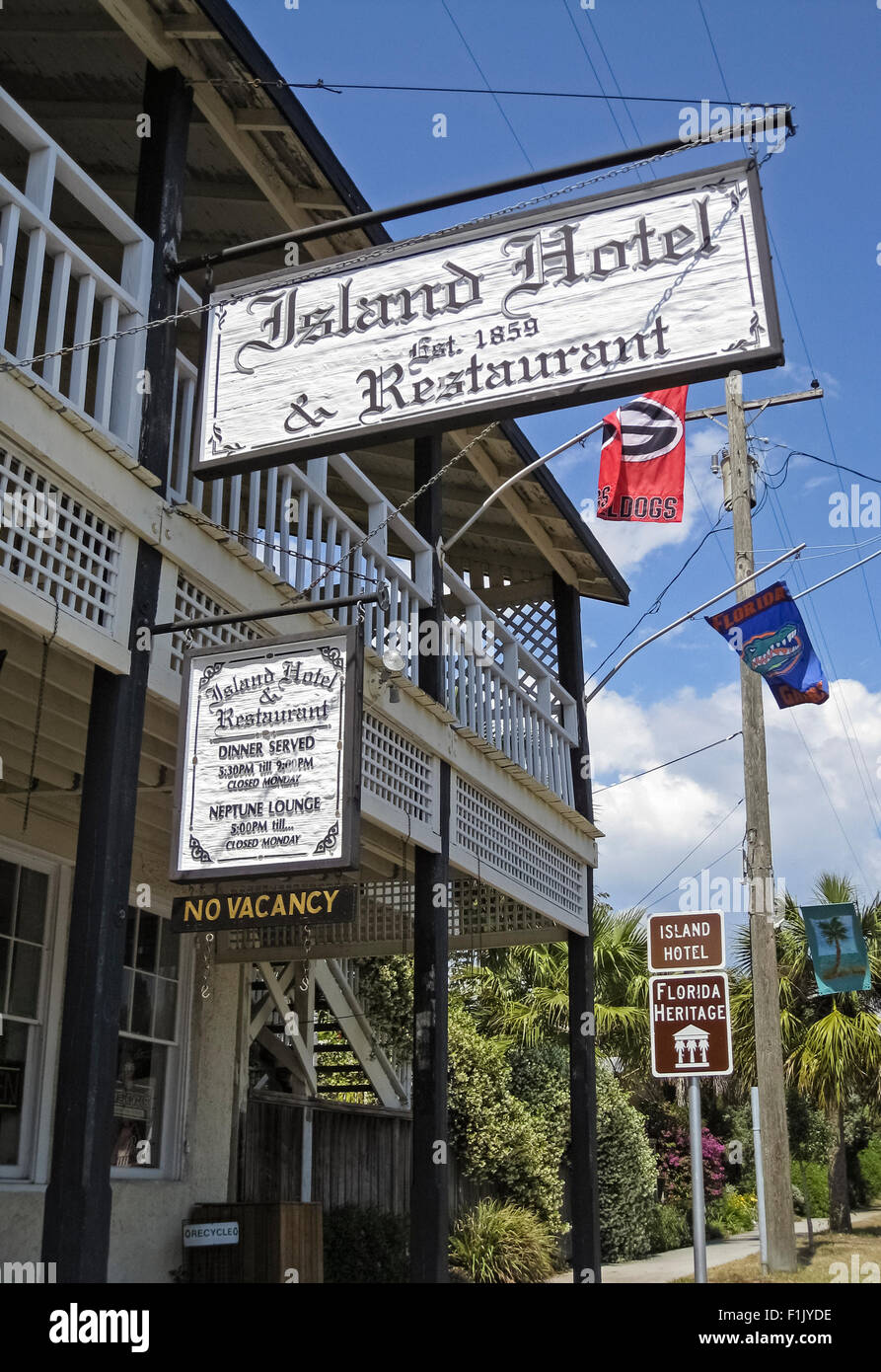 Le restaurant rustique de l'hôtel et l'île est un monument 1859 dans l'historique ville côtière de Cedar Key, Florida, USA, le long du golfe du Mexique. Banque D'Images