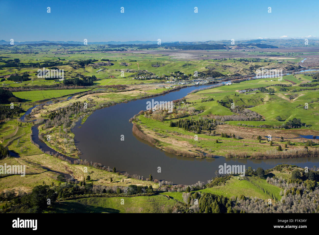 La rivière Waikato et Mercer, South Auckland, île du Nord, Nouvelle-Zélande - vue aérienne Banque D'Images