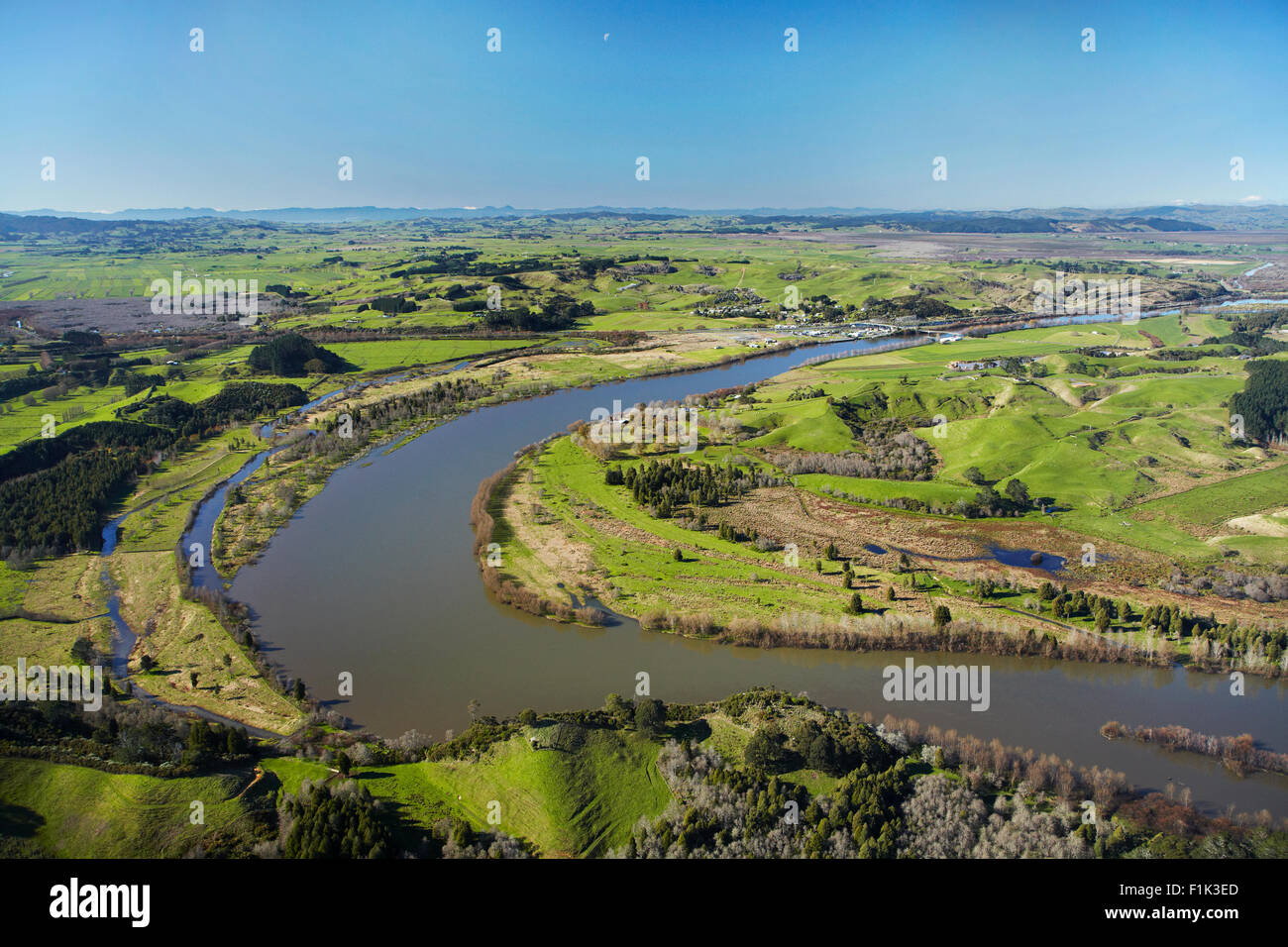 La rivière Waikato et Mercer, South Auckland, île du Nord, Nouvelle-Zélande - vue aérienne Banque D'Images